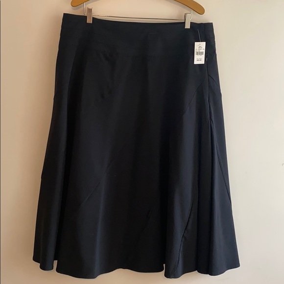 Black 18W Women’s Skirt with Patterned Design - Picture 1 of 8